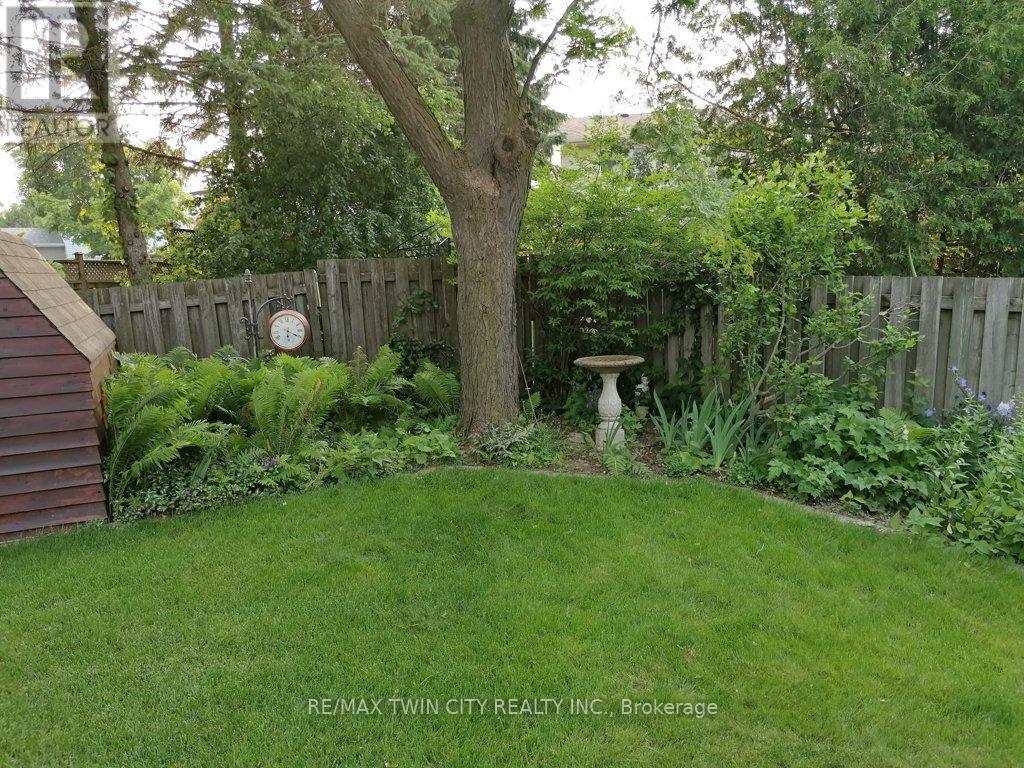 27 Erinbrook Drive, Kitchener, Ontario  N2E 2V8 - Photo 31 - X12806296