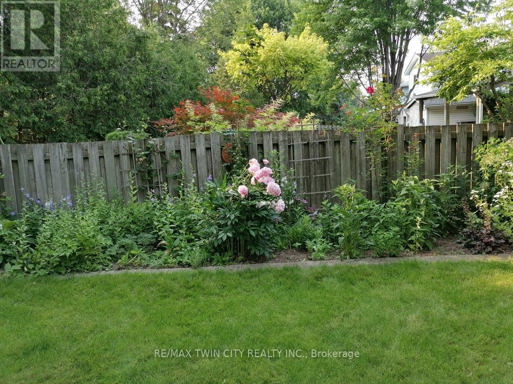 27 Erinbrook Drive, Kitchener, Ontario  N2E 2V8 - Photo 32 - X12806296