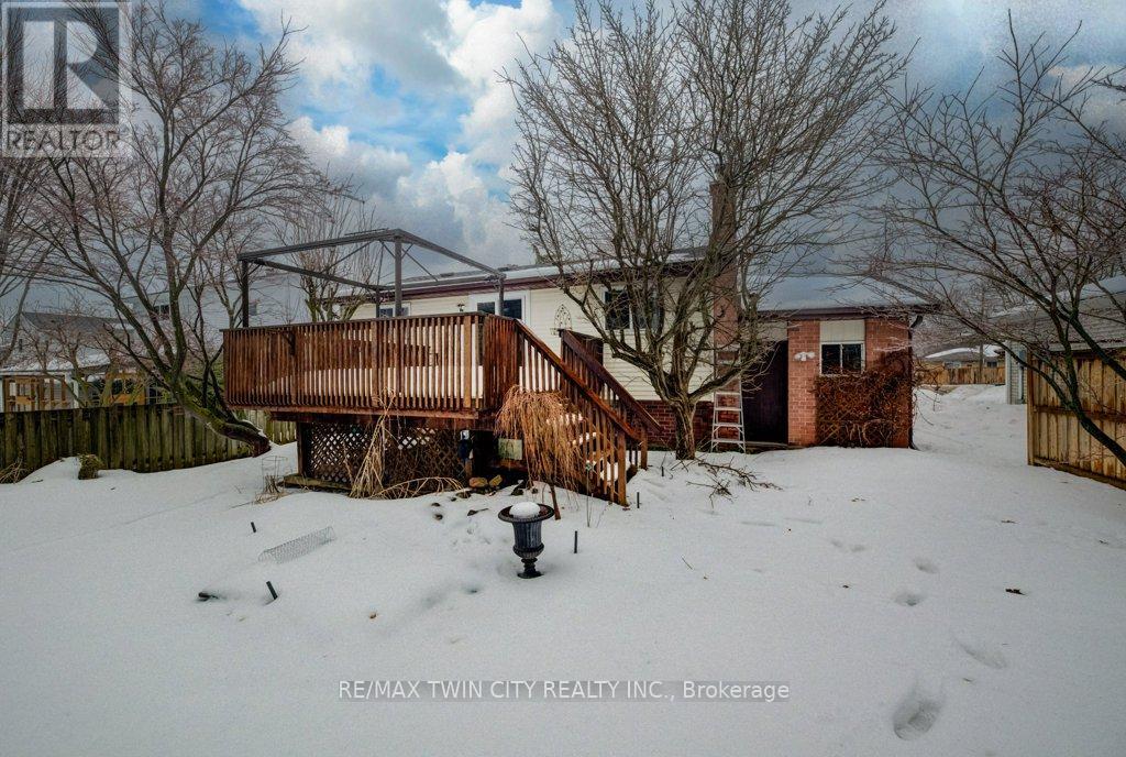 27 Erinbrook Drive, Kitchener, Ontario  N2E 2V8 - Photo 34 - X12806296