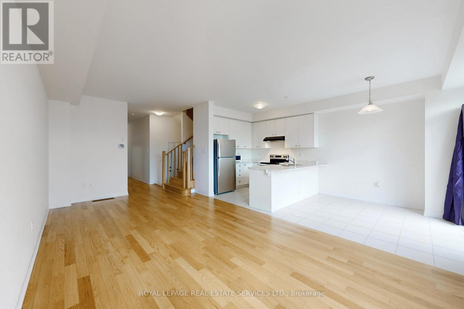 161 Brighton Lane, Thorold, Ontario  L2V 0N7 - Photo 4 - X12806320