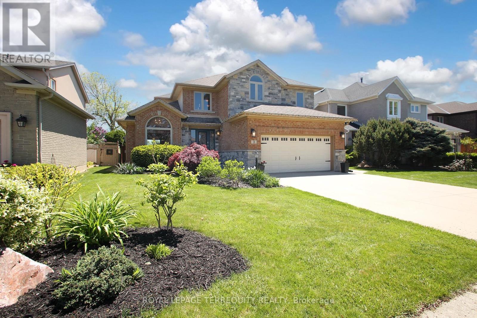 3 Riviera Ridge, Hamilton, Ontario  L8E 5E5 - Photo 3 - X12806430