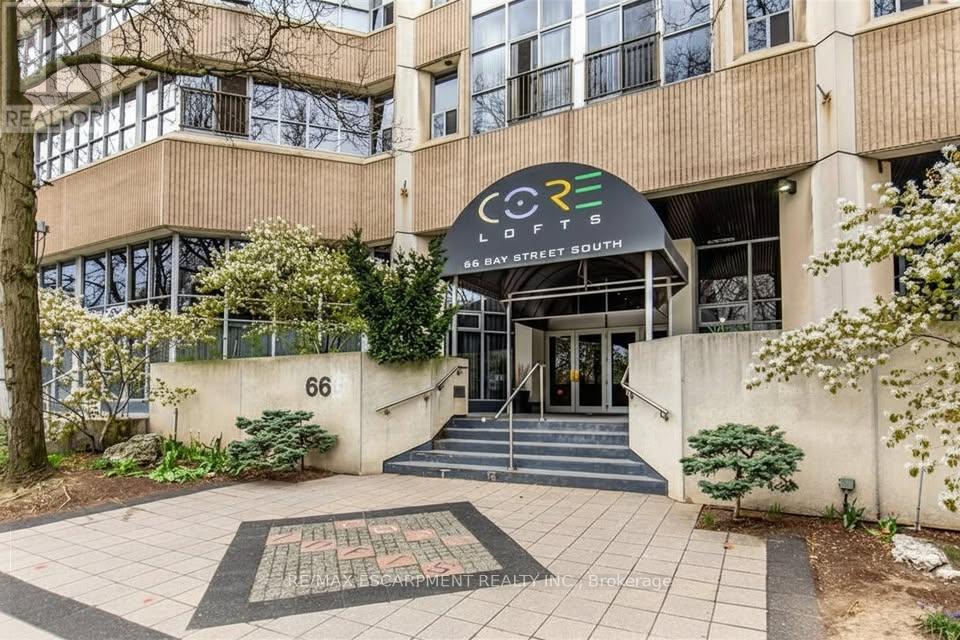 106 - 66 Bay Street S, Hamilton, Ontario  L8P 4Z6 - Photo 2 - X12806474