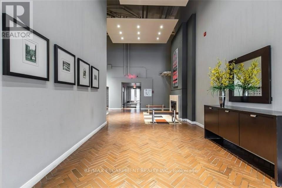 106 - 66 Bay Street S, Hamilton, Ontario  L8P 4Z6 - Photo 3 - X12806474