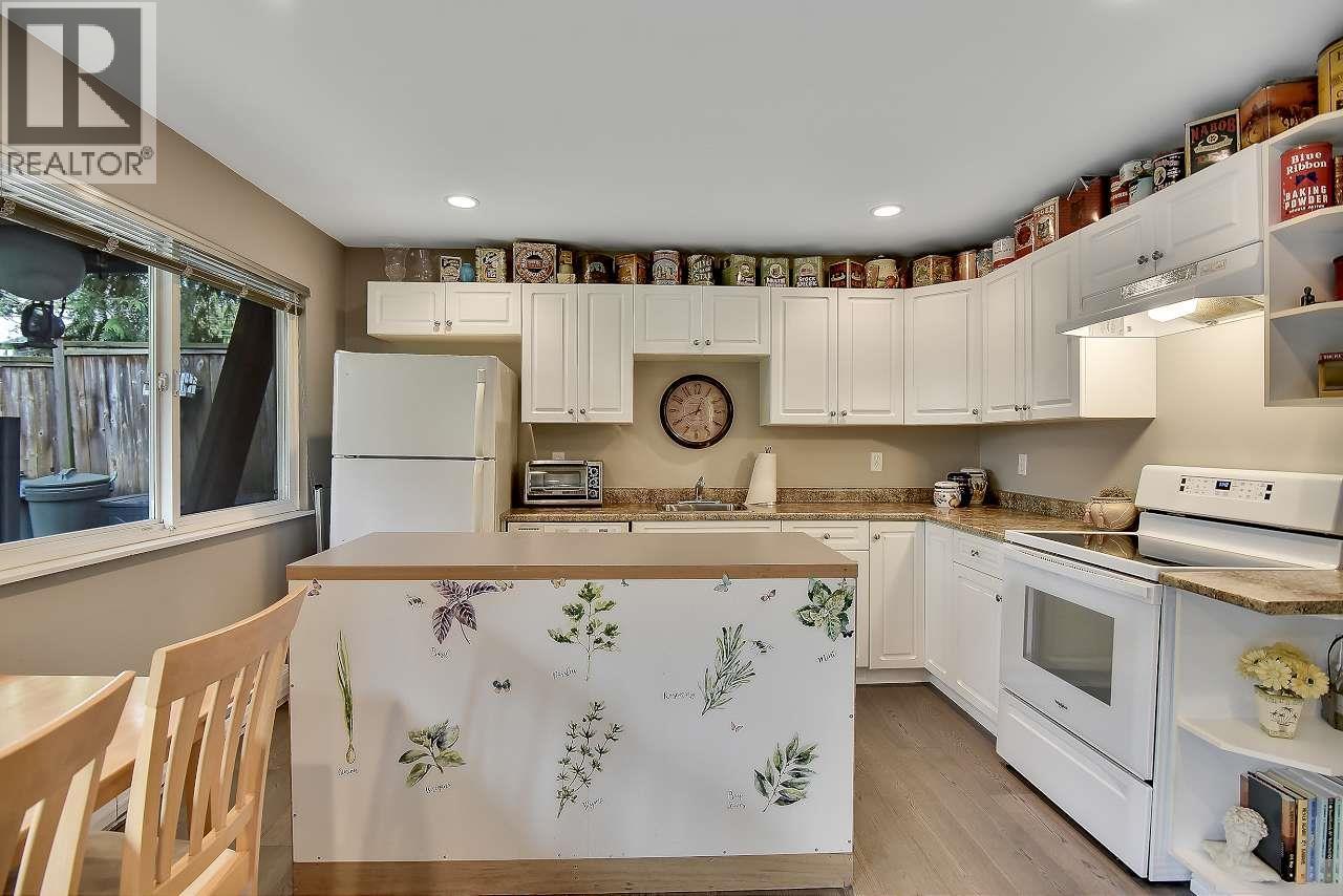 20301 Ospring Street, Maple Ridge, British Columbia  V2X 1K7 - Photo 24 - R3091235