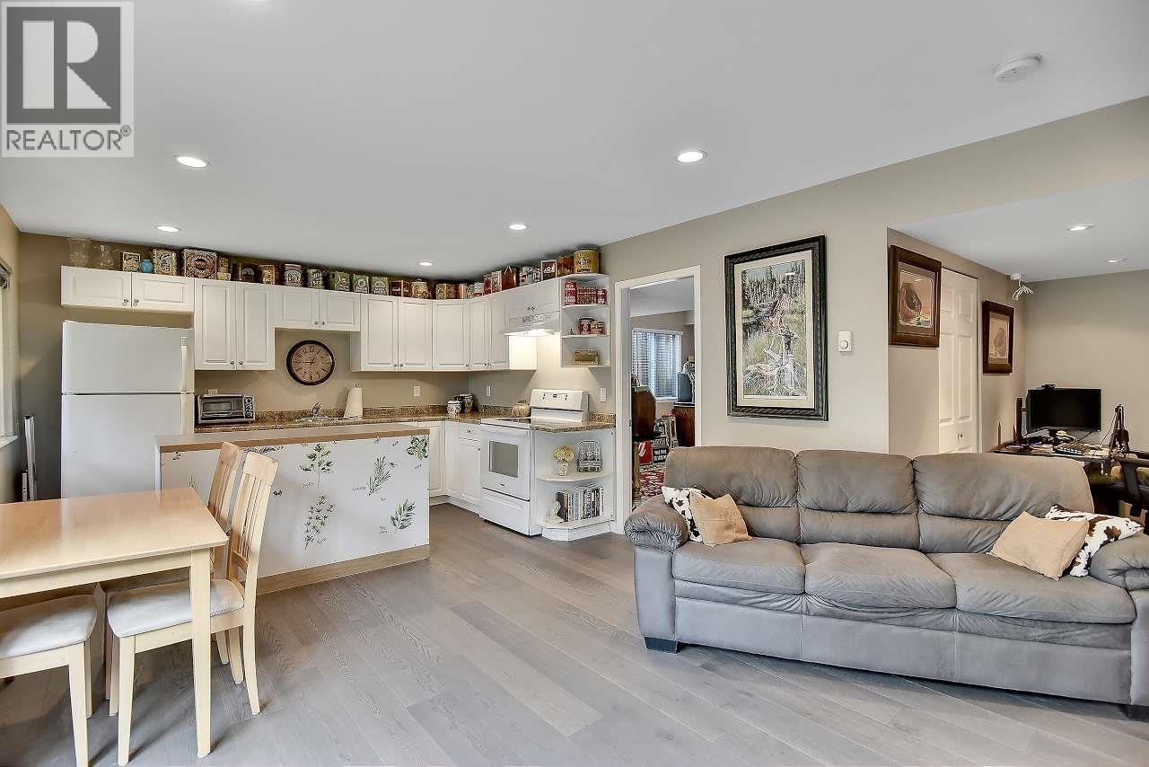 20301 Ospring Street, Maple Ridge, British Columbia  V2X 1K7 - Photo 28 - R3091235