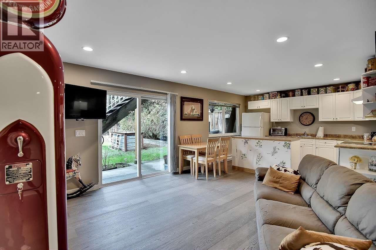 20301 Ospring Street, Maple Ridge, British Columbia  V2X 1K7 - Photo 27 - R3091235