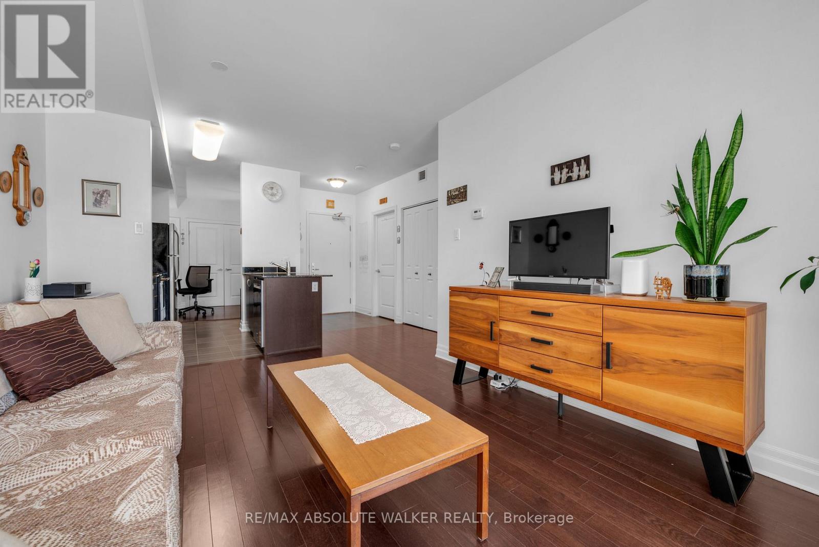 210 - 90 Landry Street, Ottawa, Ontario  K1L 0A9 - Photo 12 - X12806592