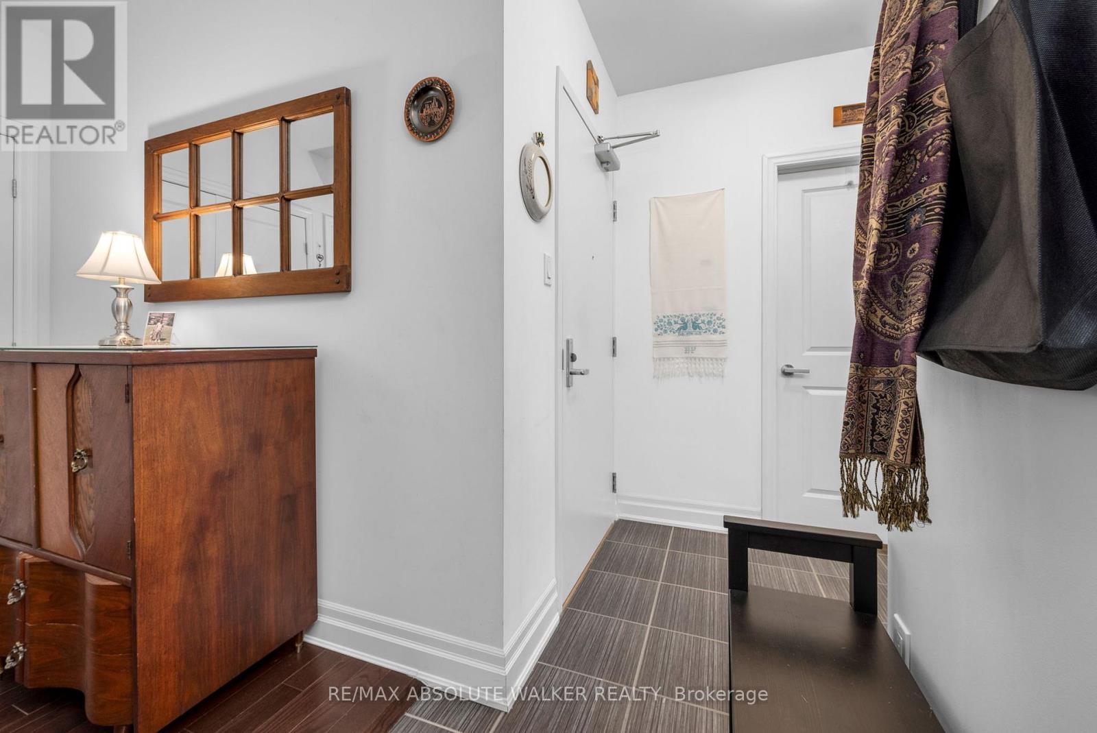 210 - 90 Landry Street, Ottawa, Ontario  K1L 0A9 - Photo 4 - X12806592