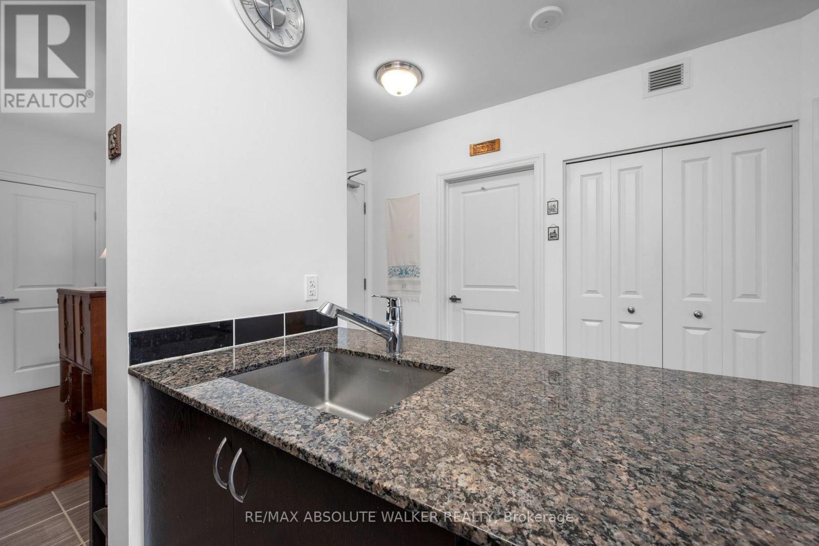 210 - 90 Landry Street, Ottawa, Ontario  K1L 0A9 - Photo 7 - X12806592