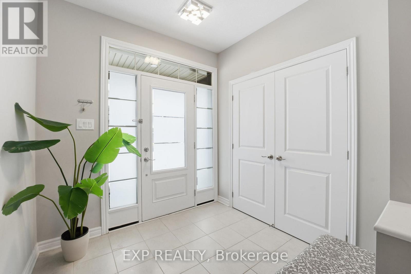 118 Discovery Crescent, Ottawa, Ontario  K2S 0Z9 - Photo 3 - X12806594