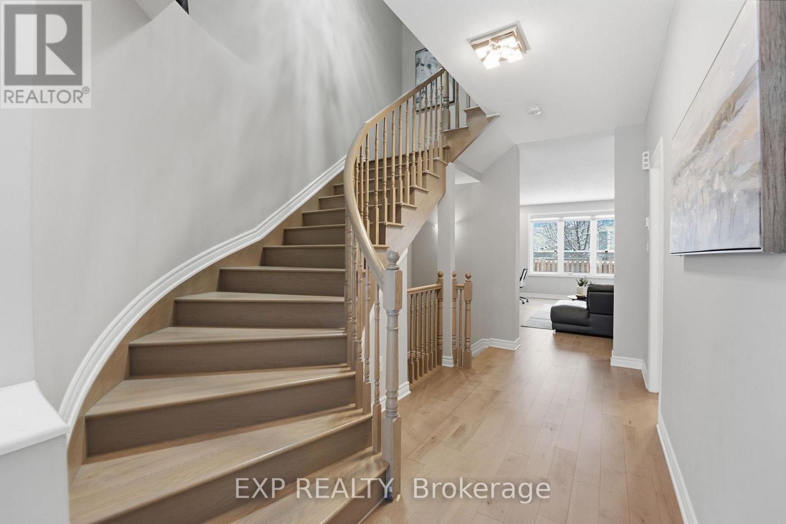 118 Discovery Crescent, Ottawa, Ontario  K2S 0Z9 - Photo 4 - X12806594