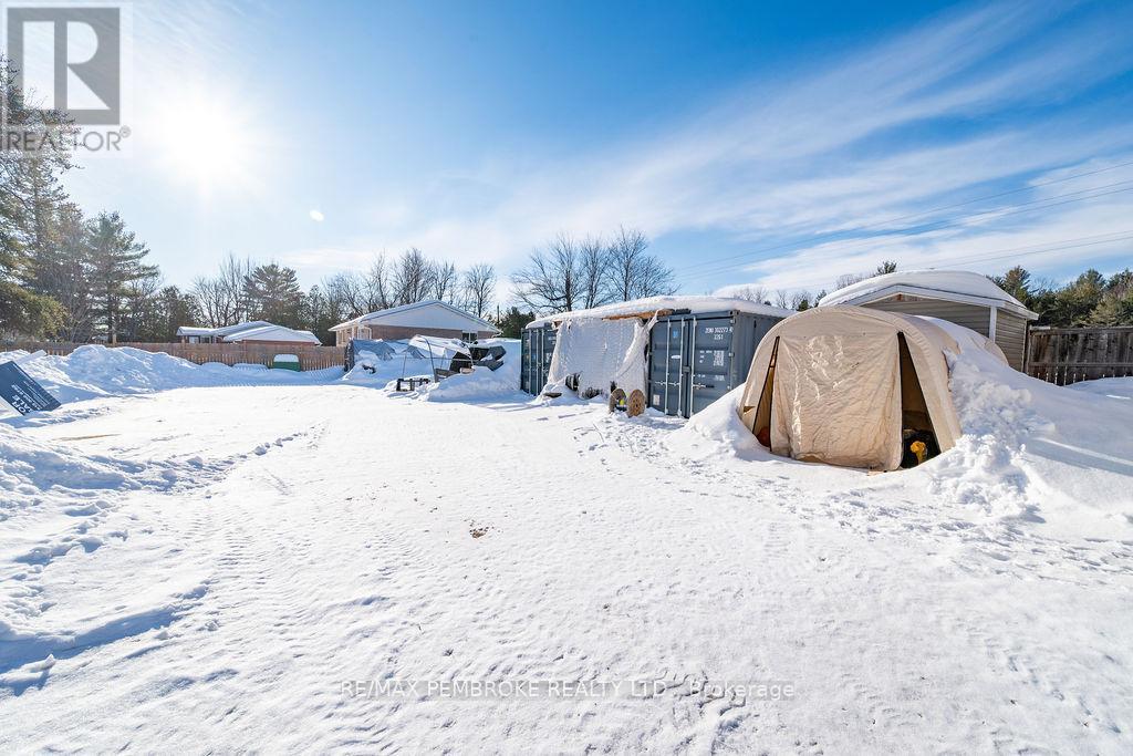 2551 Petawawa Boulevard, Petawawa, Ontario K8H 1Y6 - Photo 10 - X12806498