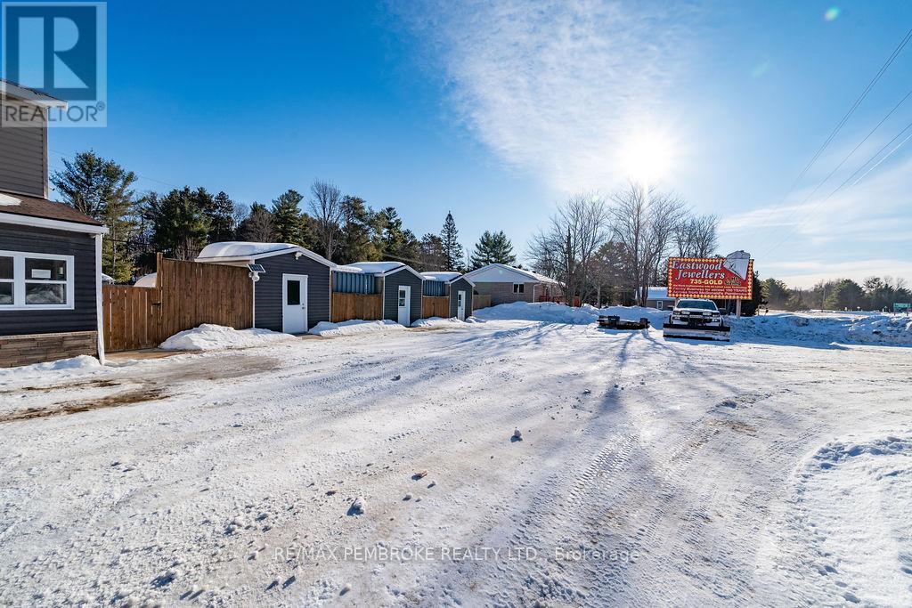 2551 Petawawa Boulevard, Petawawa, Ontario K8H 1Y6 - Photo 12 - X12806498