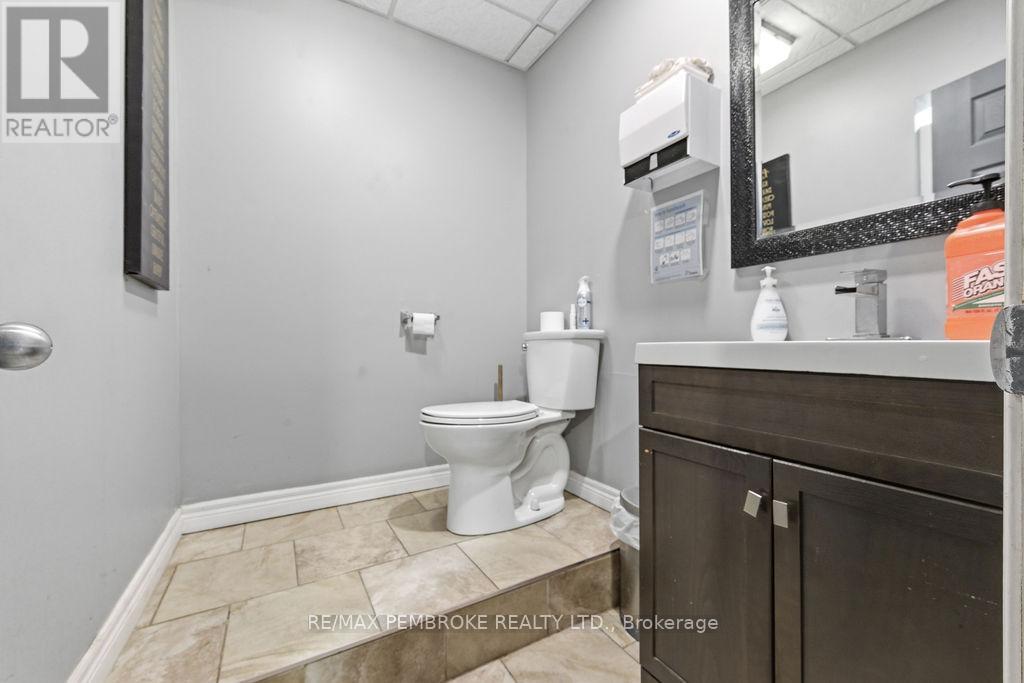 2551 Petawawa Boulevard, Petawawa, Ontario K8H 1Y6 - Photo 21 - X12806498