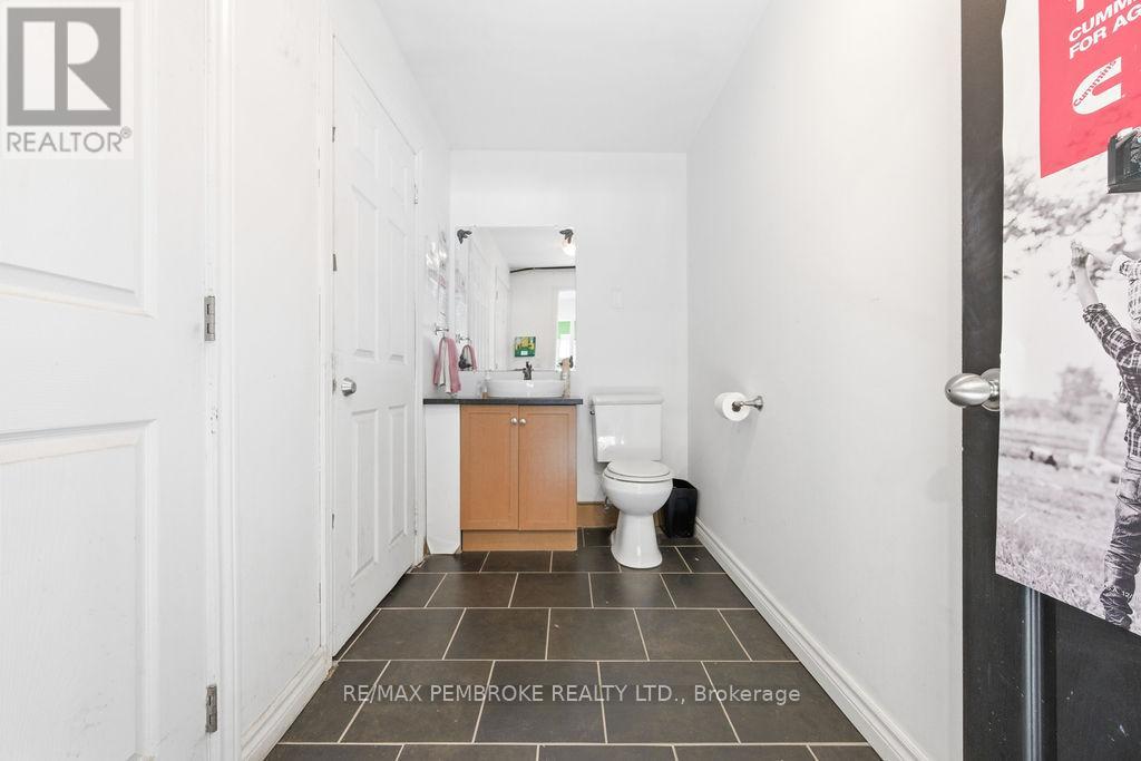 2551 Petawawa Boulevard, Petawawa, Ontario K8H 1Y6 - Photo 32 - X12806498