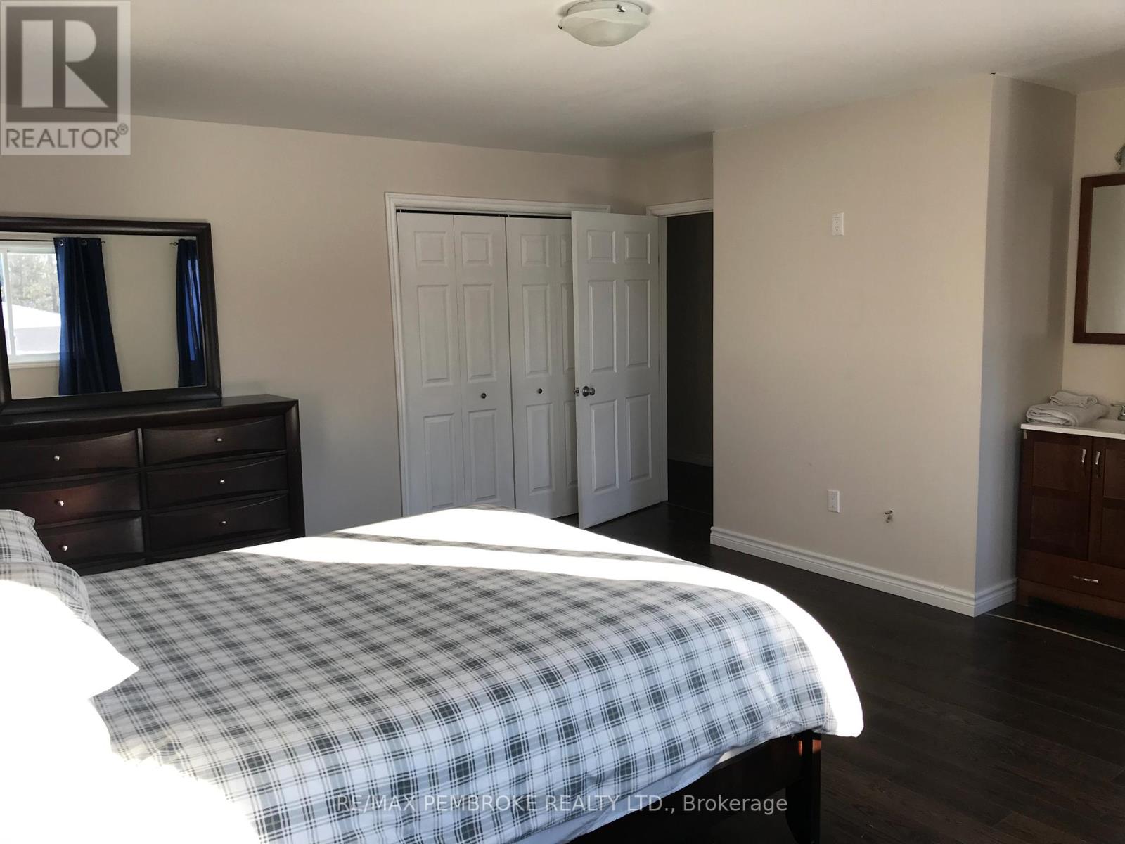 2551 Petawawa Boulevard, Petawawa, Ontario K8H 1Y6 - Photo 44 - X12806498