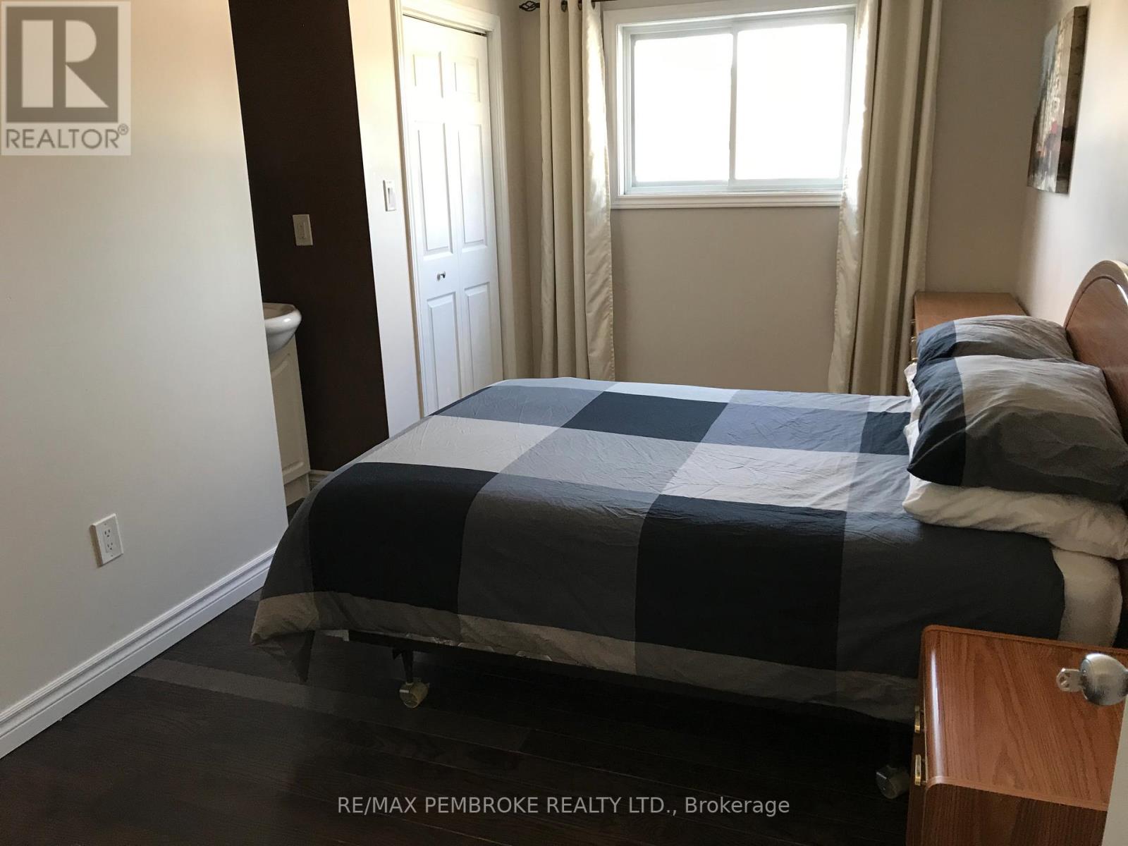 2551 Petawawa Boulevard, Petawawa, Ontario K8H 1Y6 - Photo 47 - X12806498