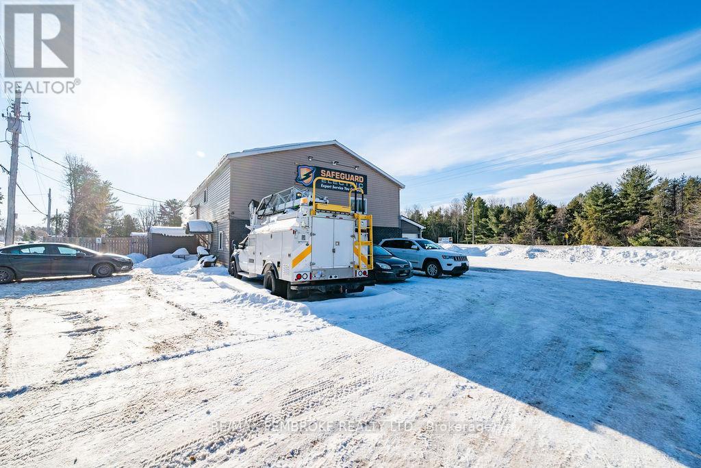 2551 Petawawa Boulevard, Petawawa, Ontario K8H 1Y6 - Photo 6 - X12806498