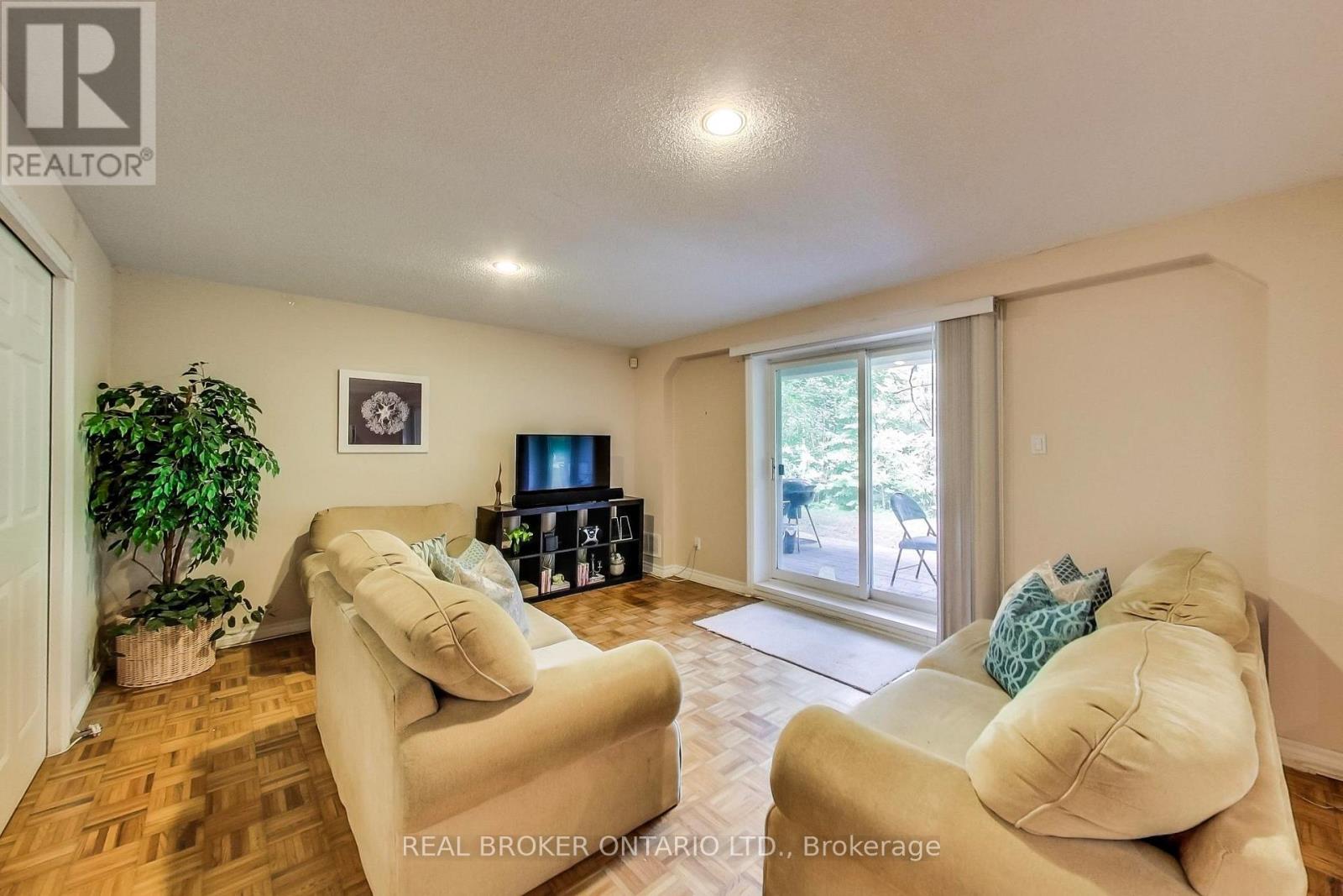 48 Silvergrove Road, Toronto, Ontario  M2L 2N6 - Photo 24 - C12803436