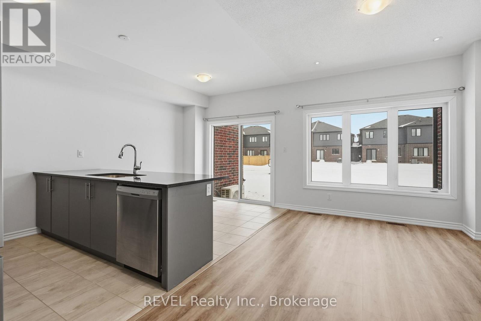 27 Admiral Road, Welland, Ontario  L3B 0H4 - Photo 10 - X12806580