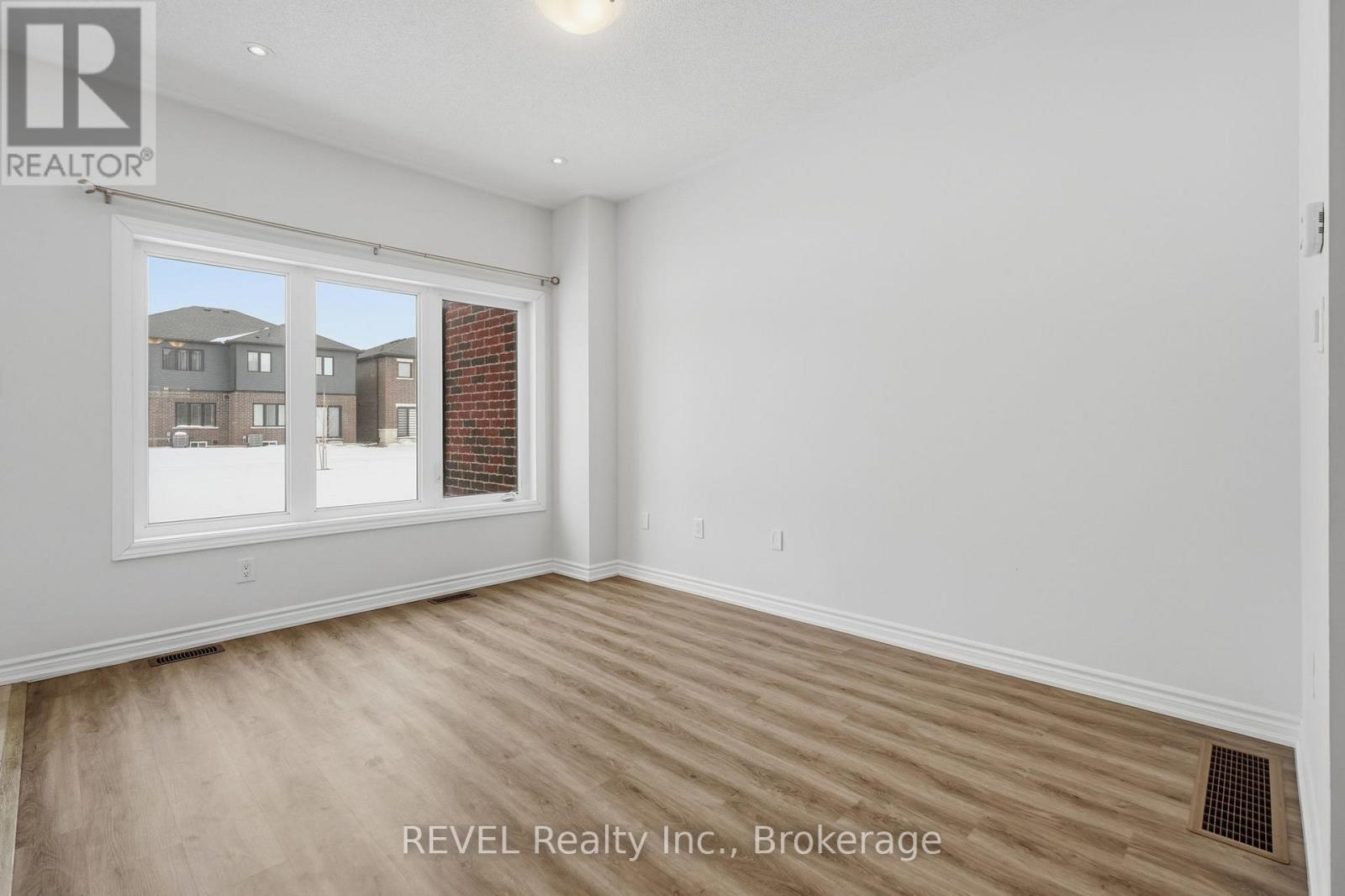 27 Admiral Road, Welland, Ontario  L3B 0H4 - Photo 11 - X12806580