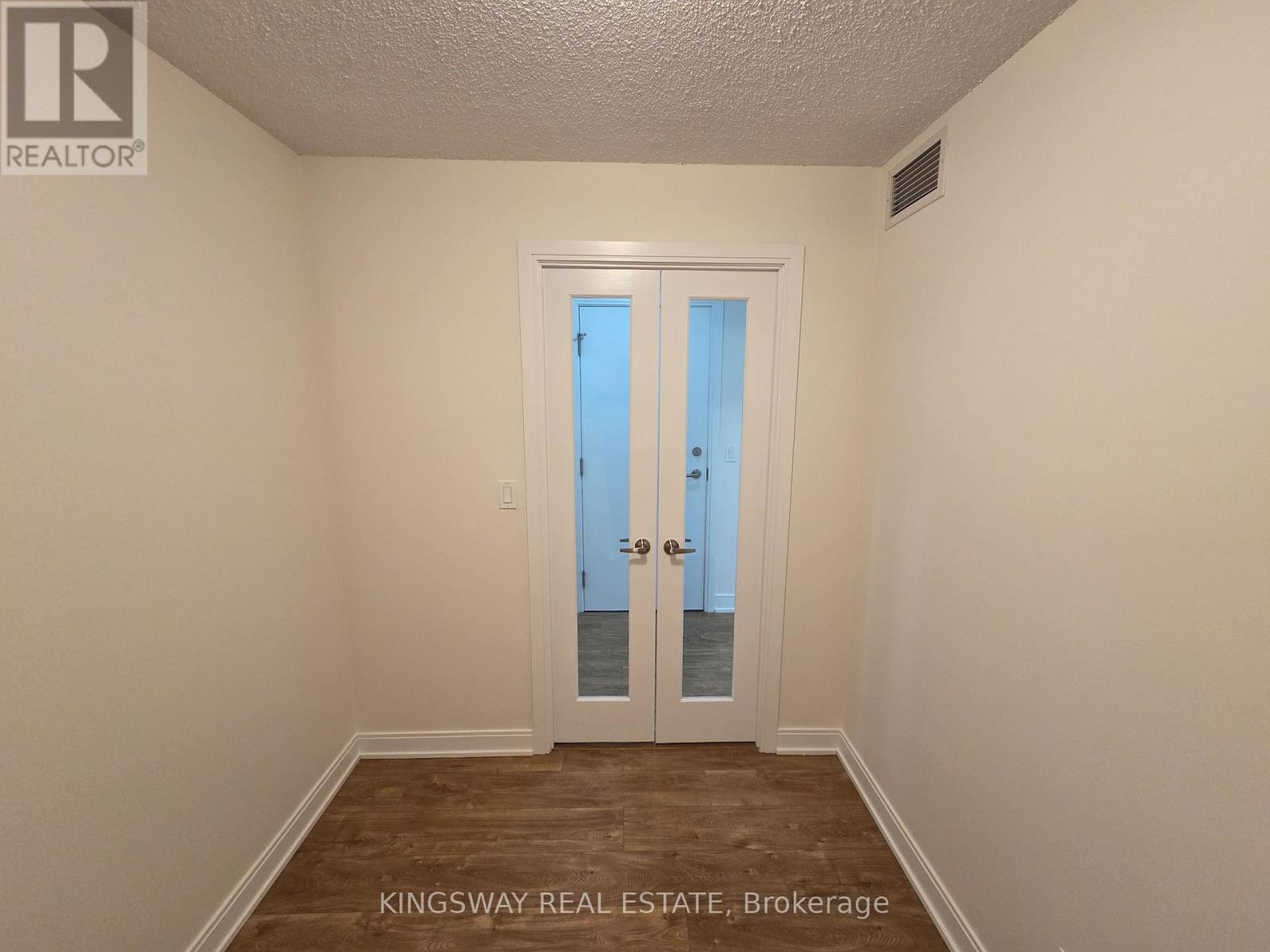 710 - 330 Burnhamthorpe Road W, Mississauga, Ontario  L5B 0E1 - Photo 16 - W12795928