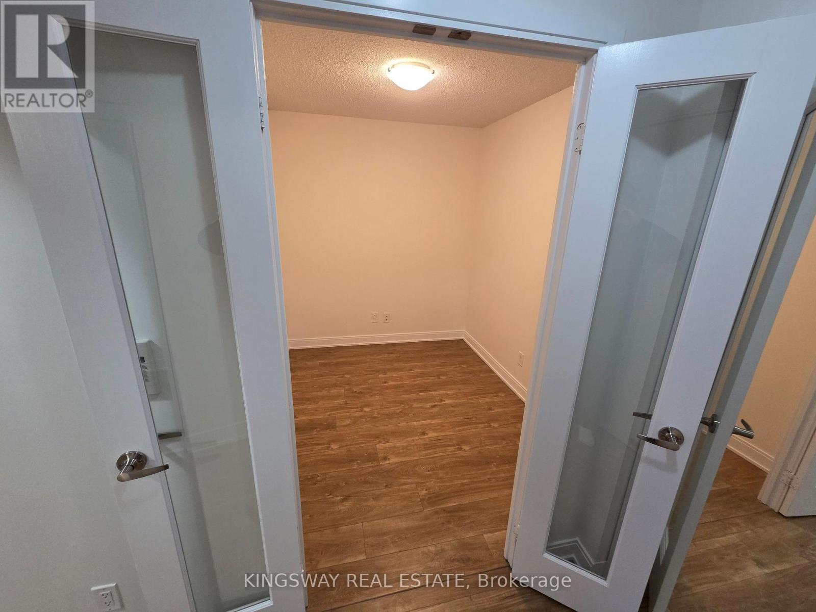 710 - 330 Burnhamthorpe Road W, Mississauga, Ontario  L5B 0E1 - Photo 15 - W12795928