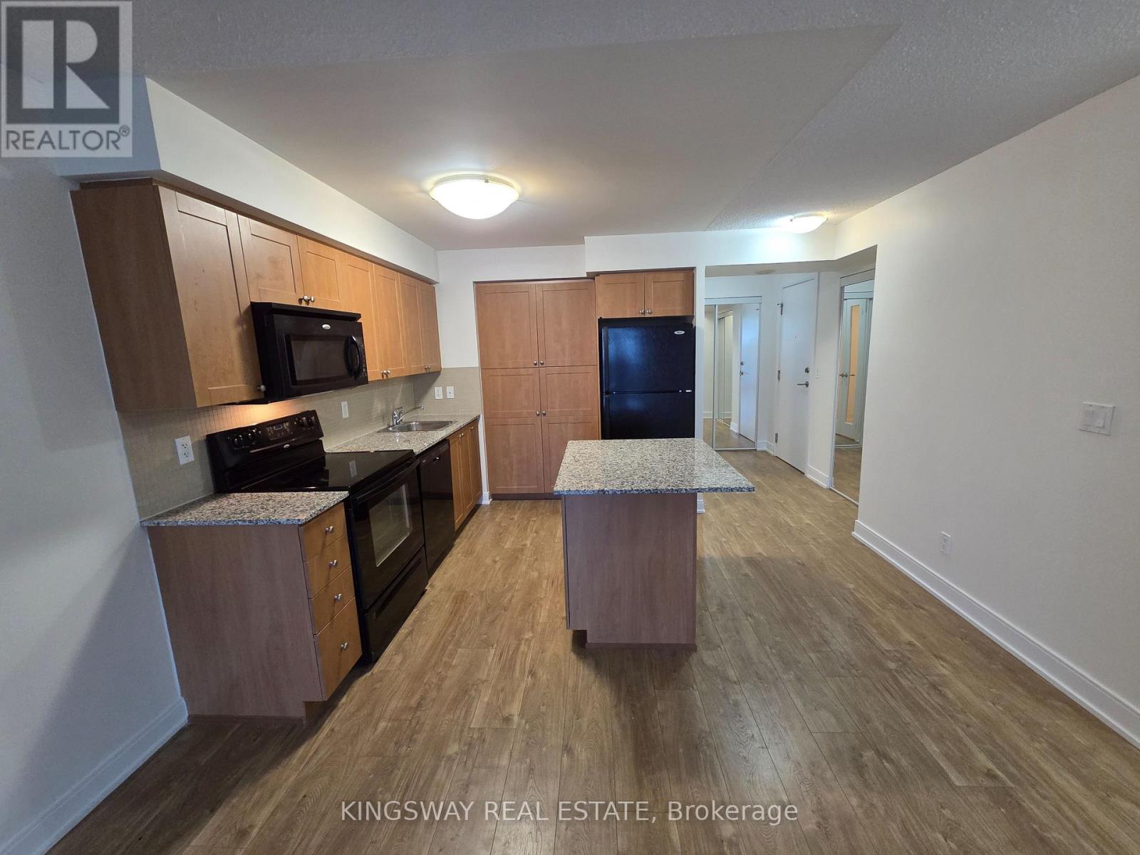 710 - 330 Burnhamthorpe Road W, Mississauga, Ontario  L5B 0E1 - Photo 7 - W12795928