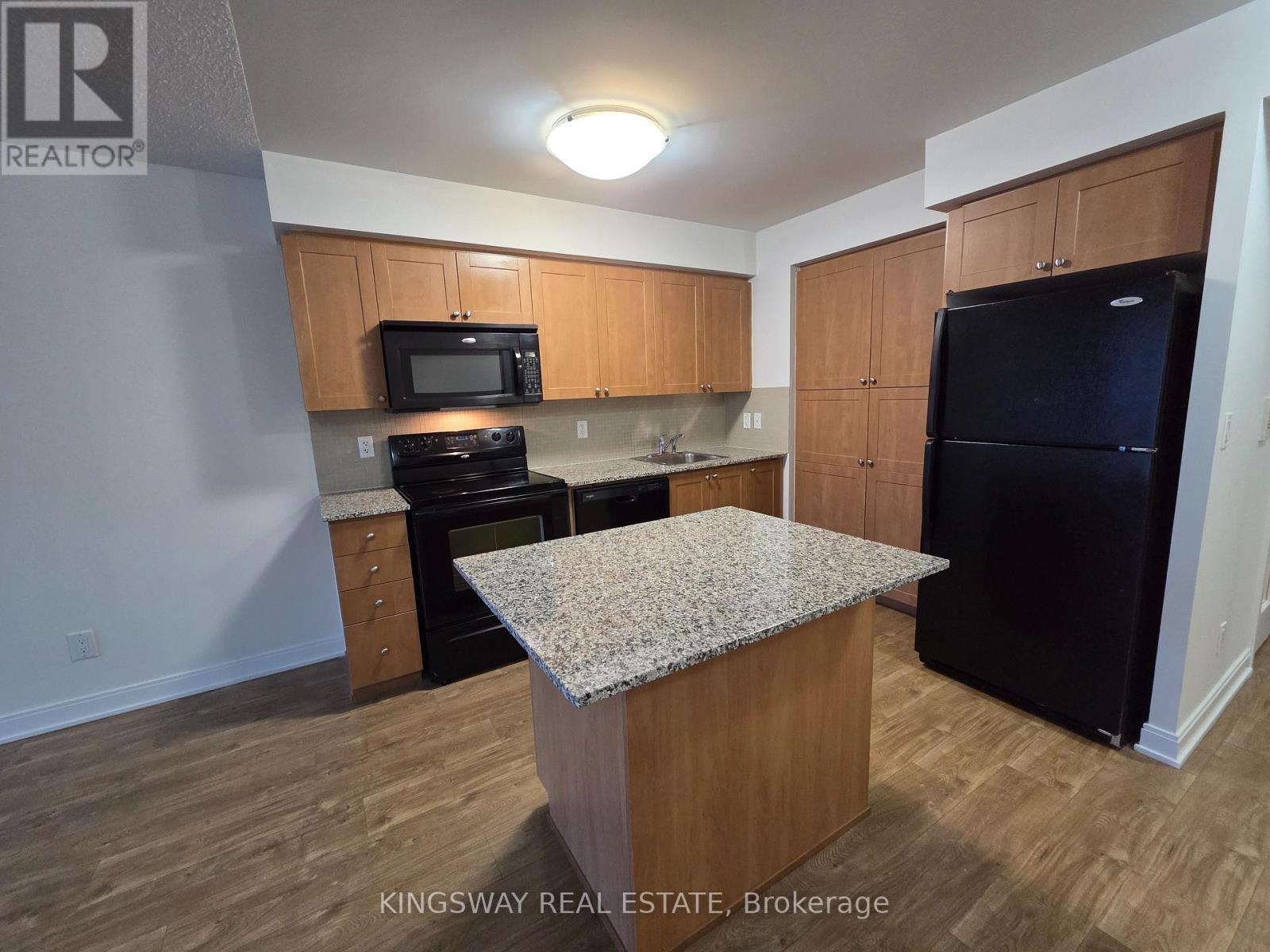 710 - 330 Burnhamthorpe Road W, Mississauga, Ontario  L5B 0E1 - Photo 8 - W12795928
