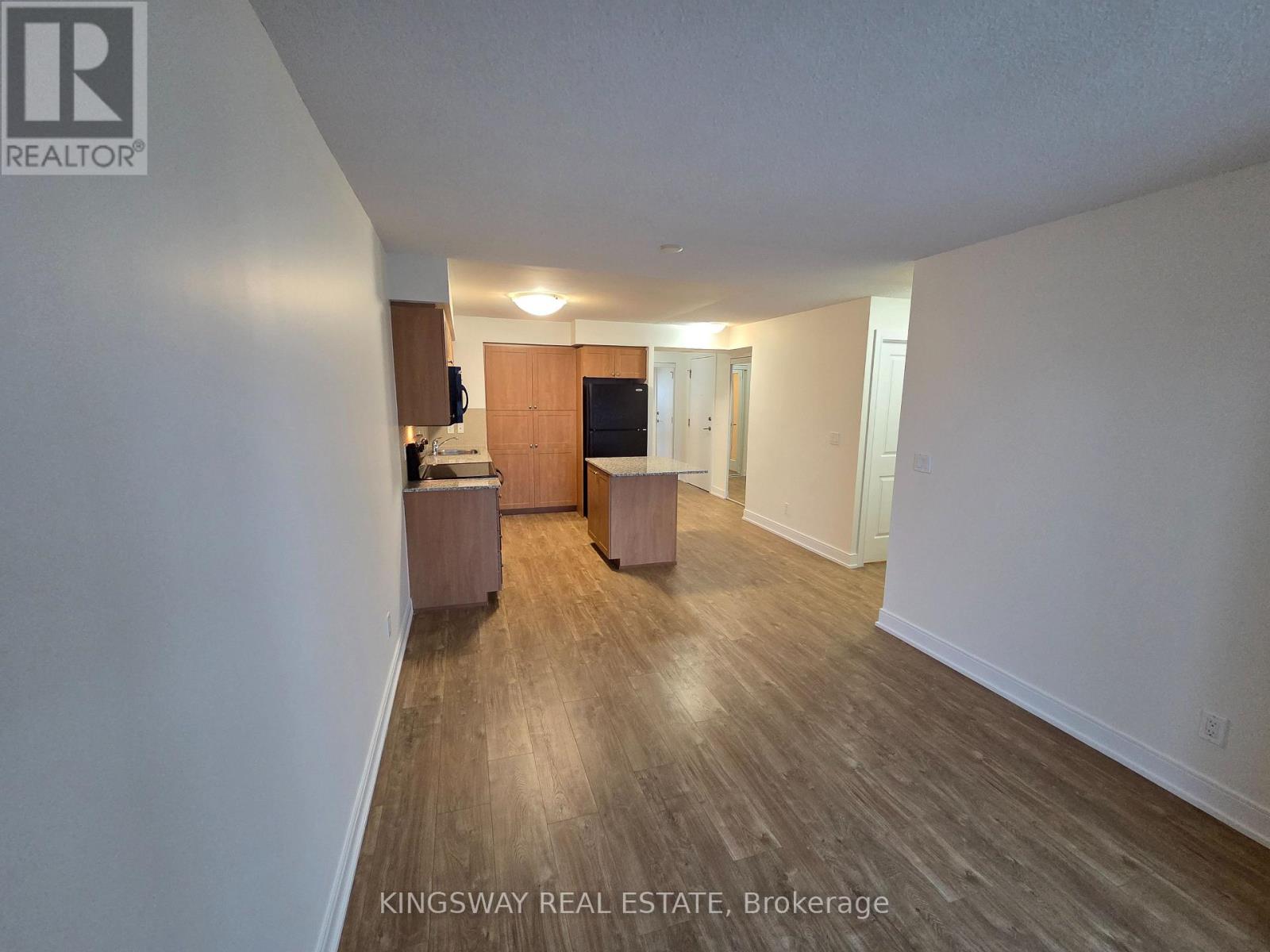 710 - 330 Burnhamthorpe Road W, Mississauga, Ontario  L5B 0E1 - Photo 5 - W12795928