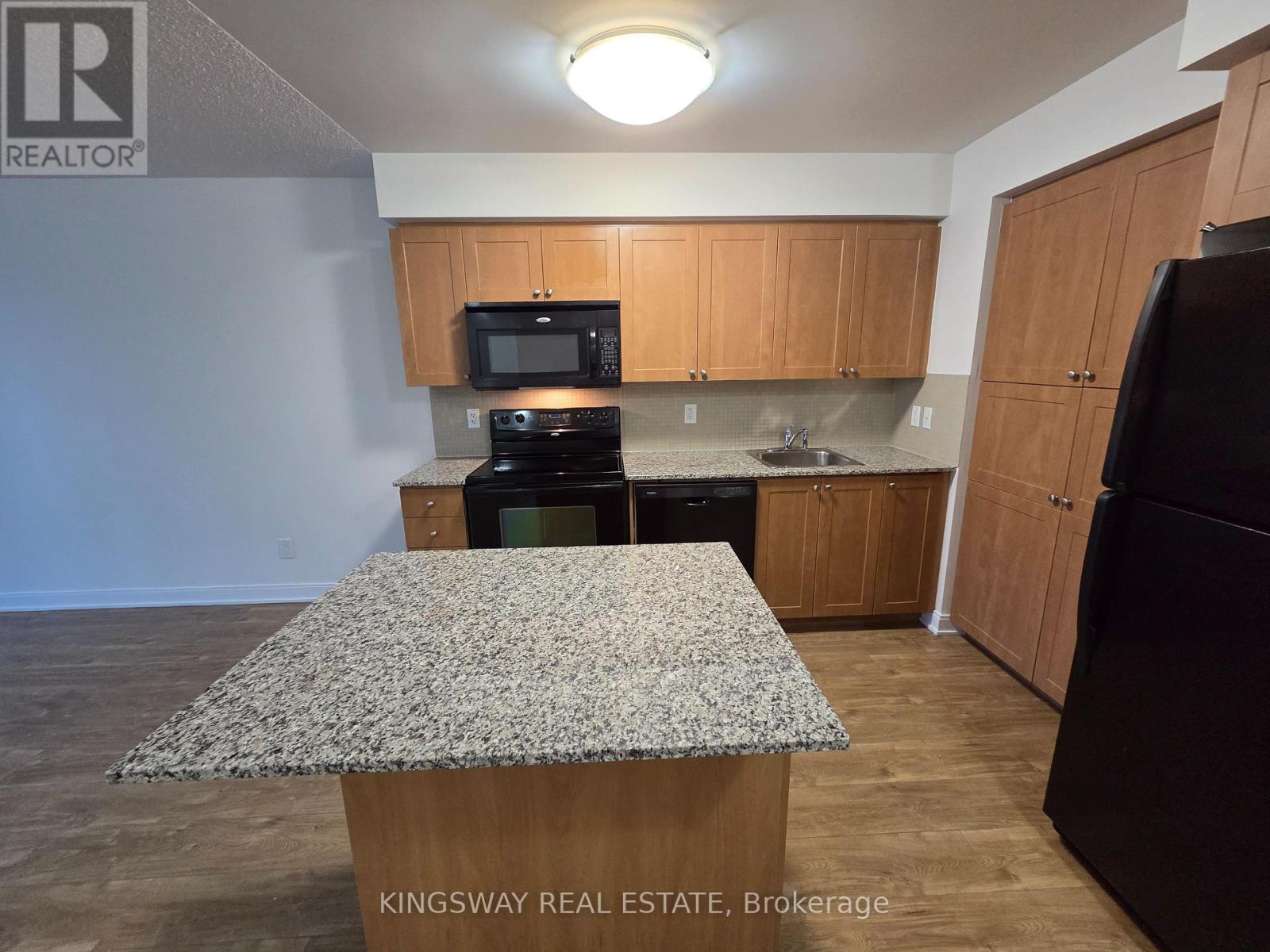 710 - 330 Burnhamthorpe Road W, Mississauga, Ontario  L5B 0E1 - Photo 6 - W12795928