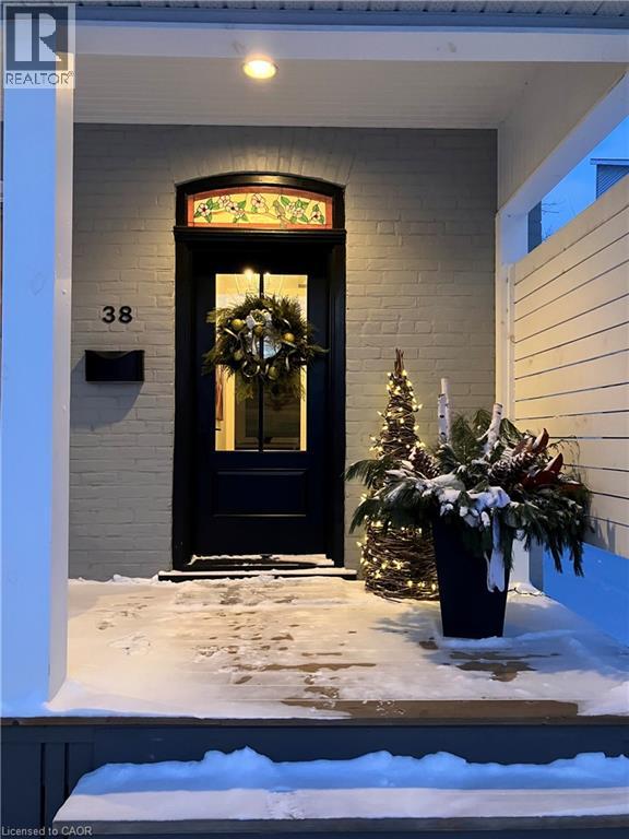 38 Euclid Avenue, Waterloo, Ontario  N2L 1Z3 - Photo 2 - 40806467