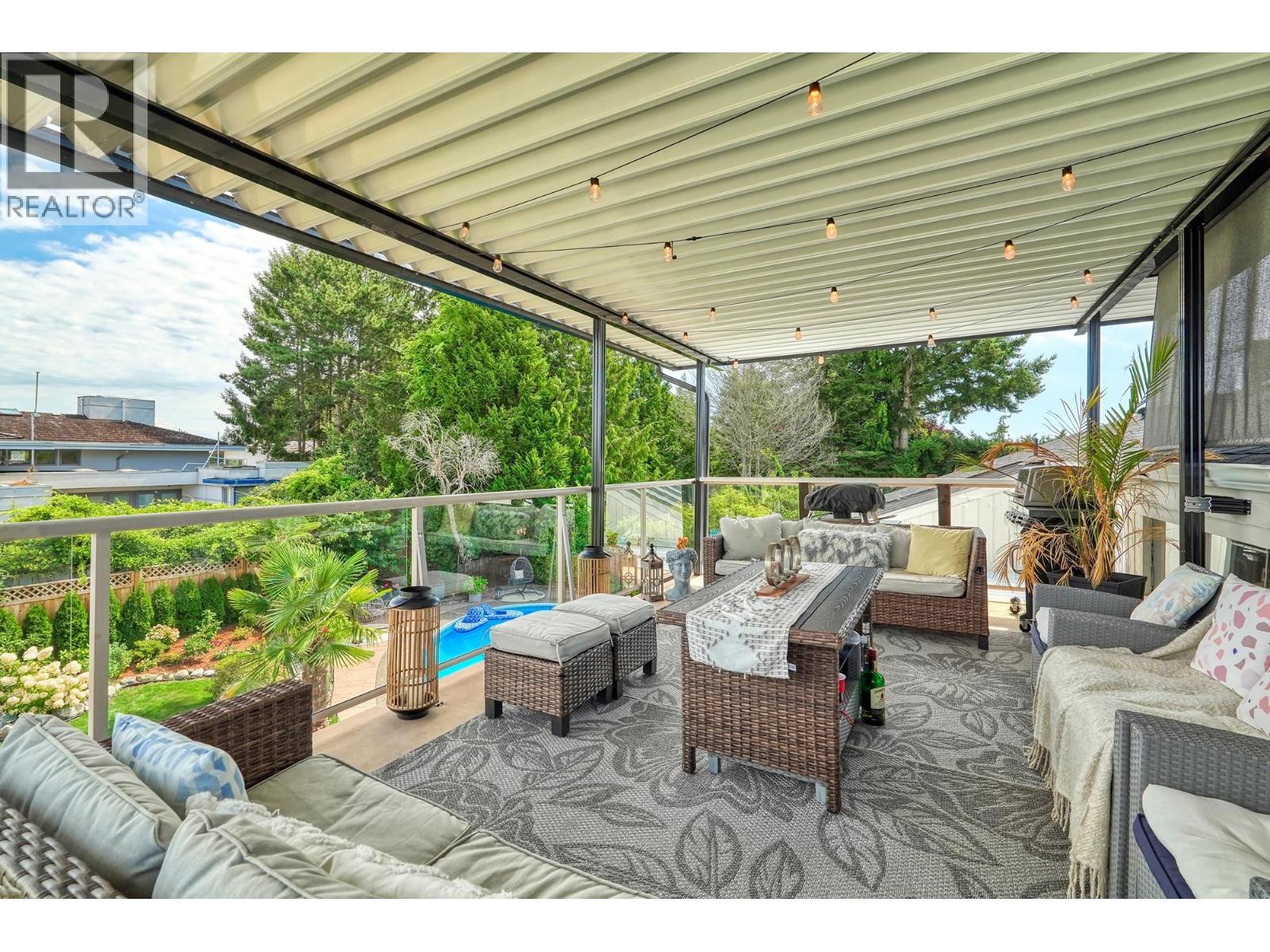 284 54a Street, Delta, British Columbia  V4M 3J3 - Photo 2 - R3091954