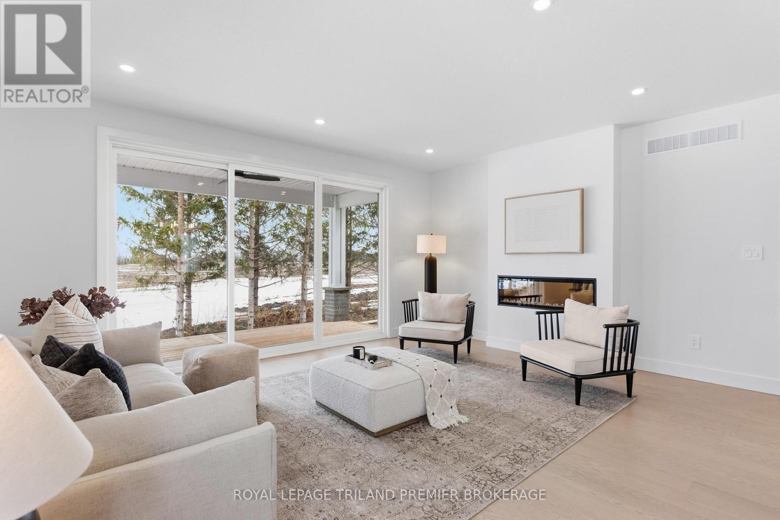 78 Dearing Drive, South Huron, Ontario  N0M 1T0 - Photo 19 - X12428051