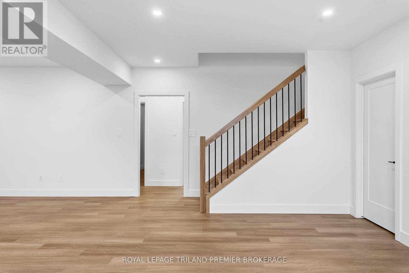 78 Dearing Drive, South Huron, Ontario  N0M 1T0 - Photo 35 - X12428051