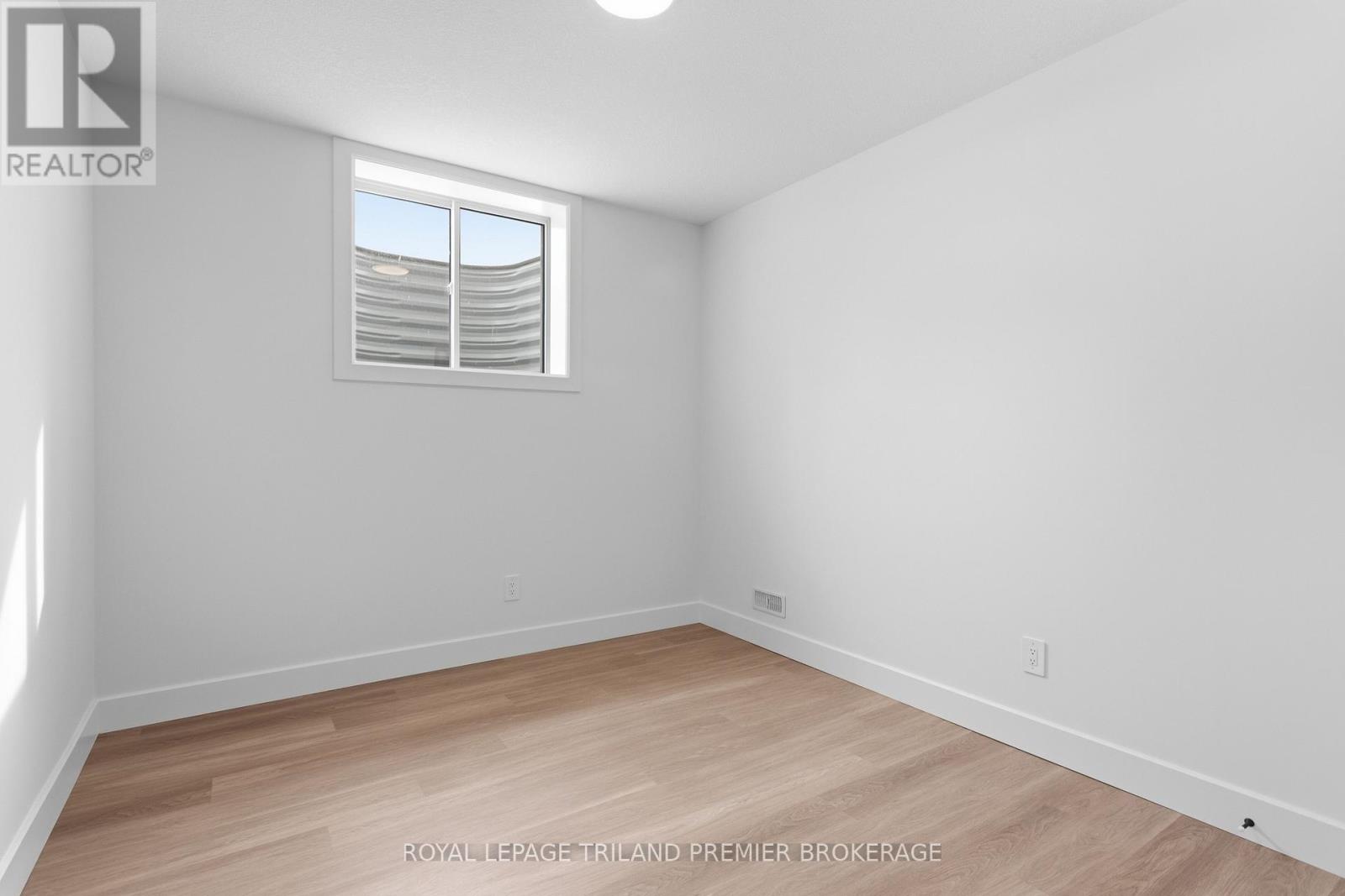 78 Dearing Drive, South Huron, Ontario  N0M 1T0 - Photo 38 - X12428051