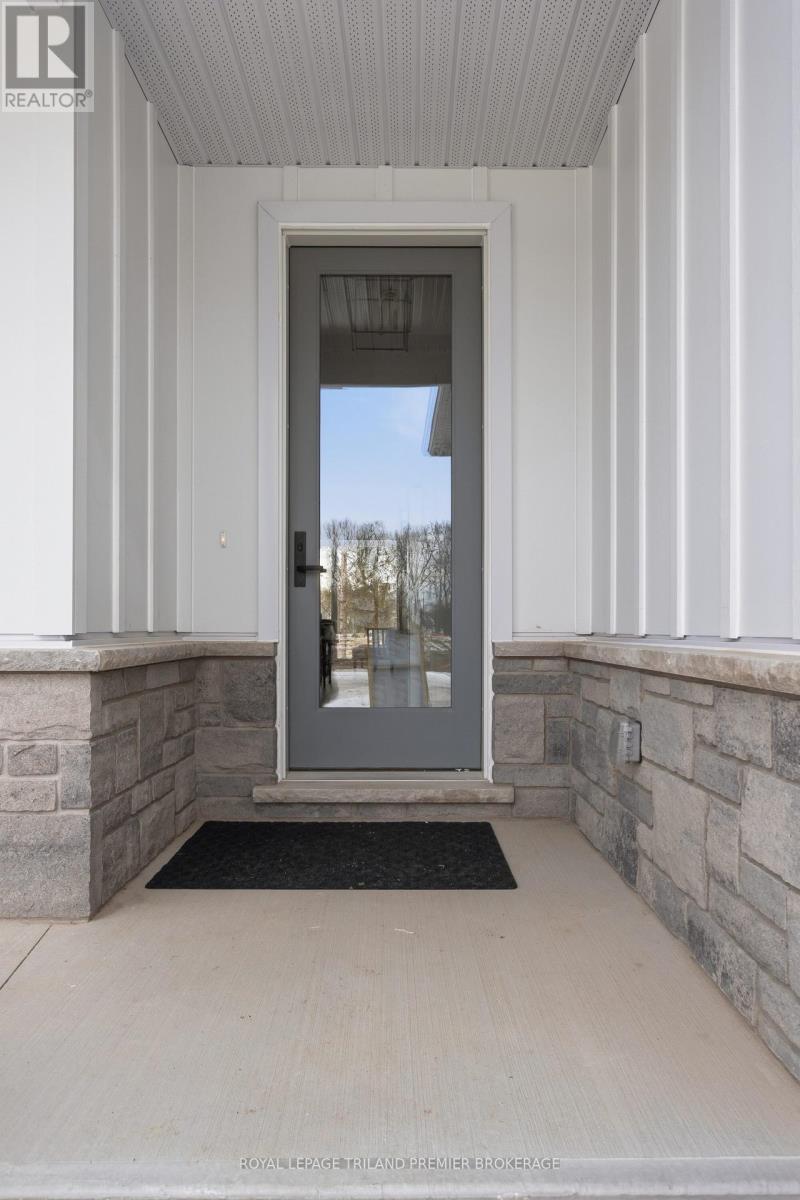 78 Dearing Drive, South Huron, Ontario  N0M 1T0 - Photo 47 - X12428051