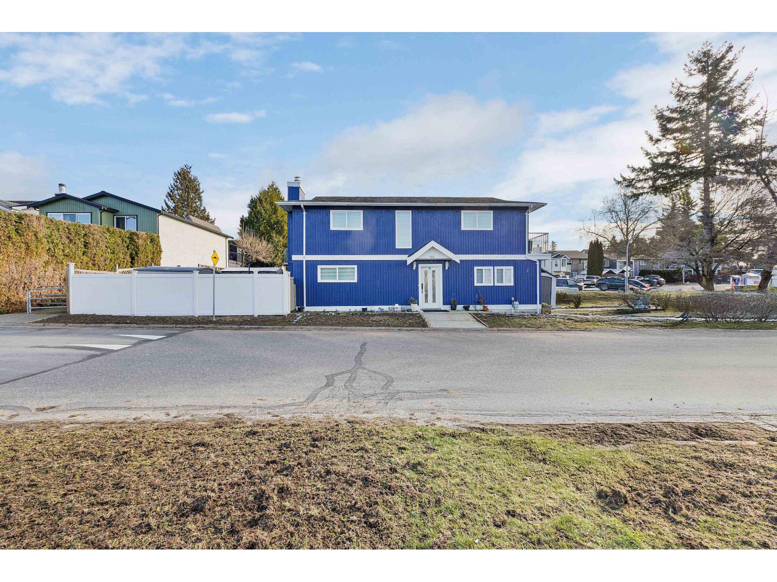 123 Springfield Drive, Langley, British Columbia  V4W 3K6 - Photo 1 - R3089497