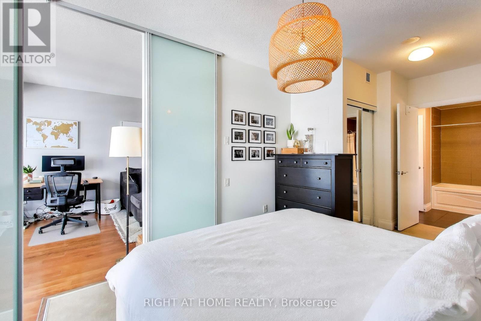 4409 - 2191 Yonge Street, Toronto (Mount Pleasant West), Ontario  M4S 3H8 - Photo 15 - C12806548