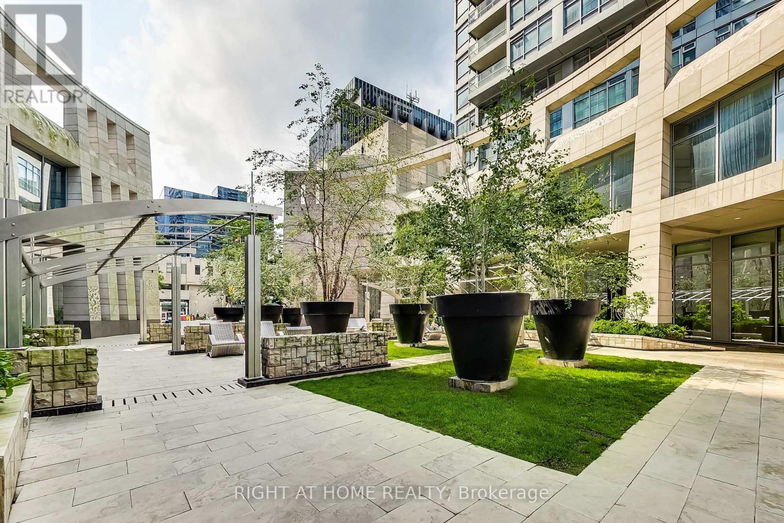 4409 - 2191 Yonge Street, Toronto (Mount Pleasant West), Ontario  M4S 3H8 - Photo 3 - C12806548