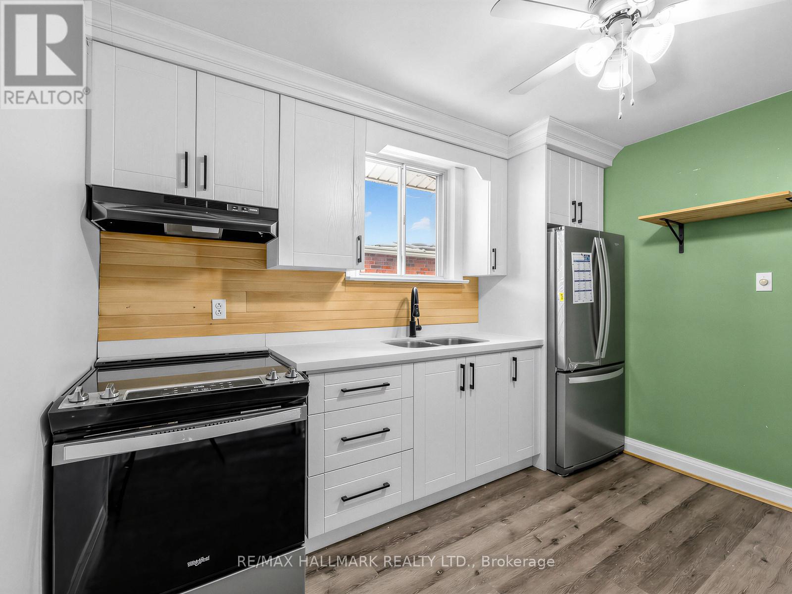 18 Roblin Avenue, Toronto, Ontario  M4C 3P8 - Photo 10 - E12806520