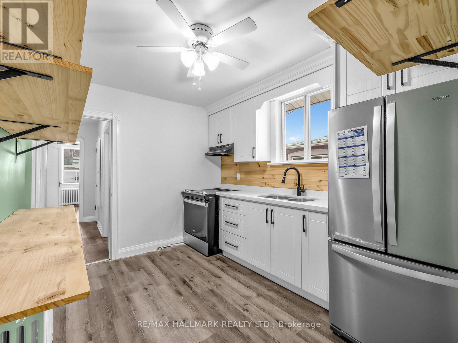 18 Roblin Avenue, Toronto, Ontario  M4C 3P8 - Photo 11 - E12806520