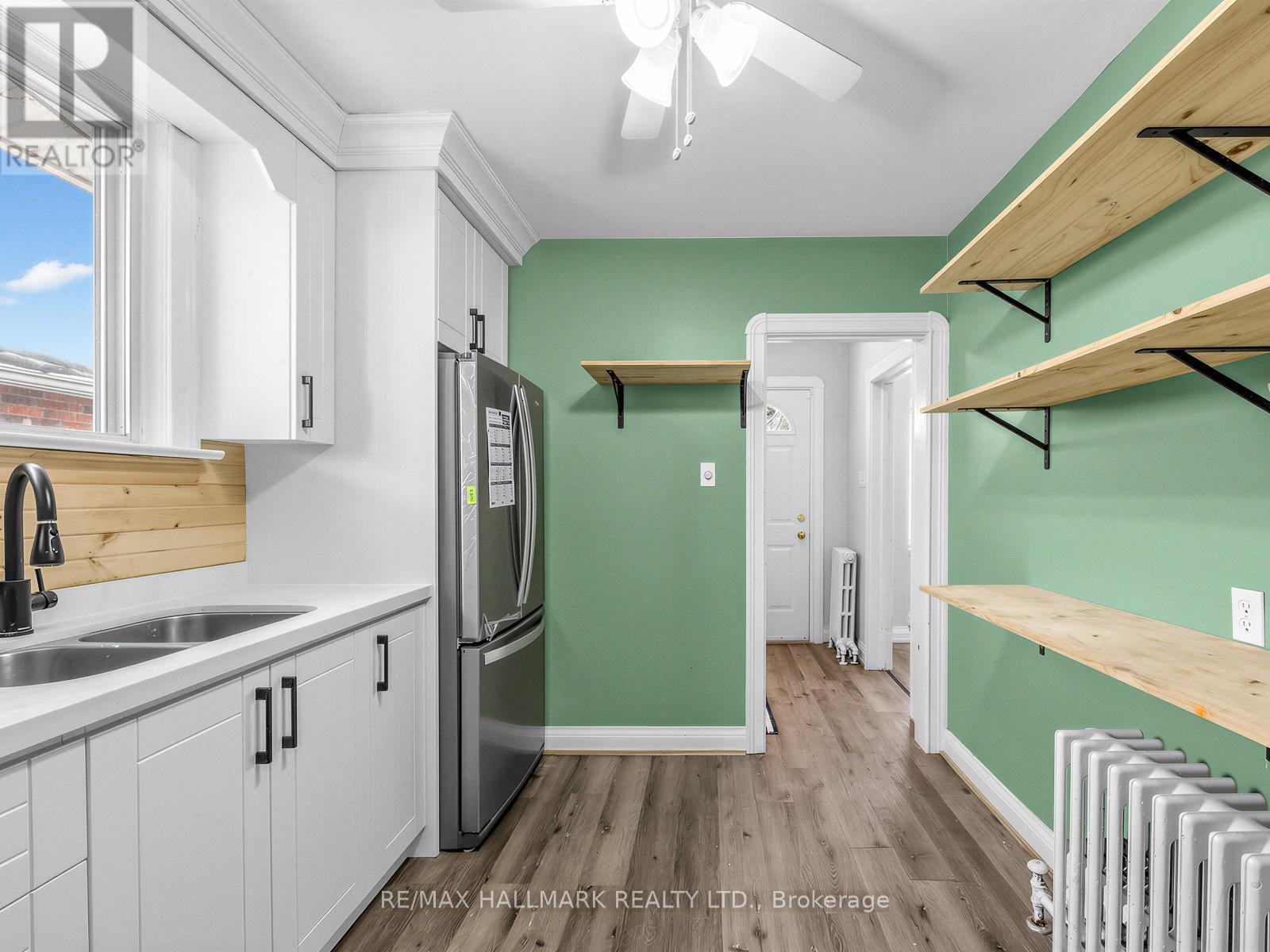 18 Roblin Avenue, Toronto, Ontario  M4C 3P8 - Photo 12 - E12806520