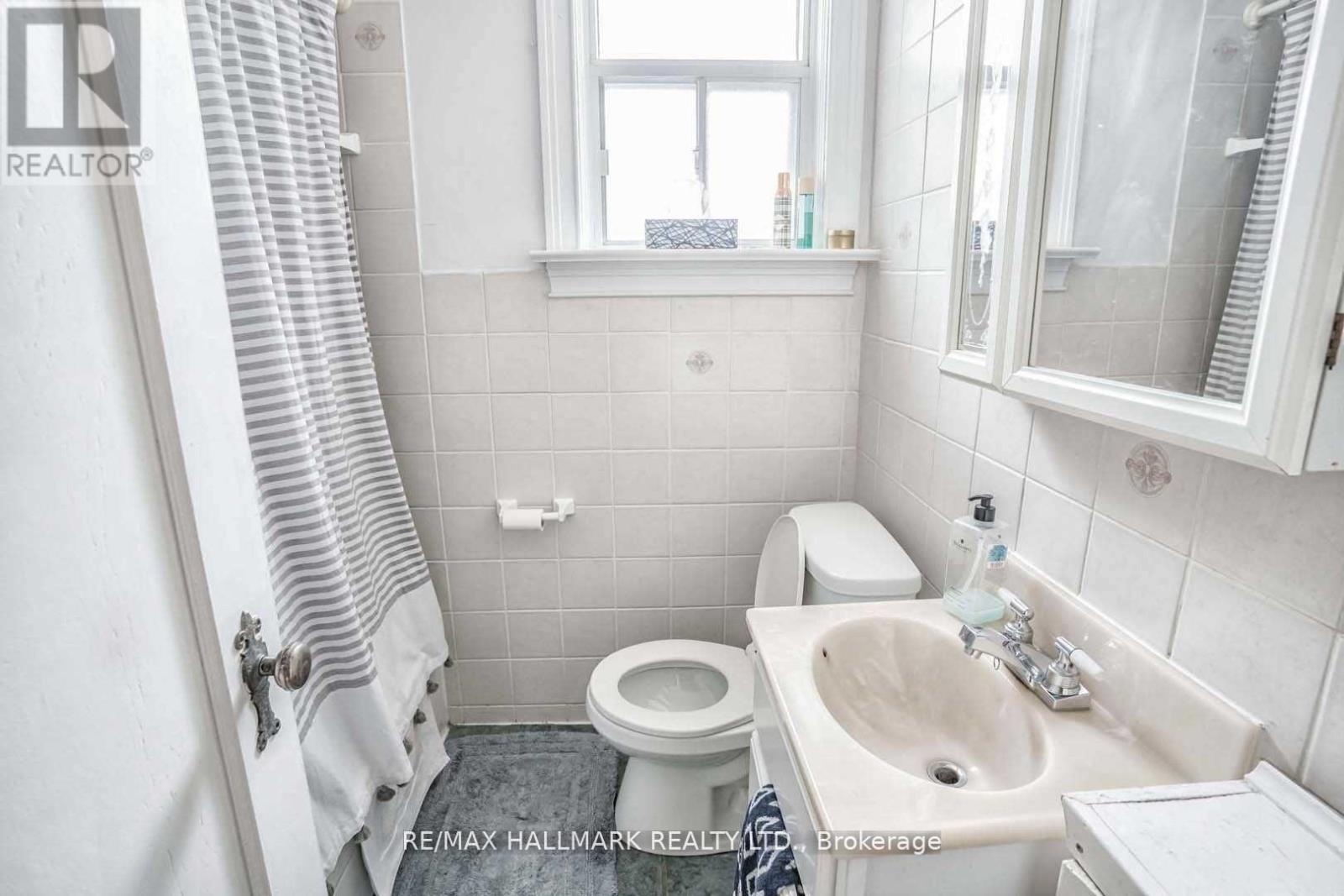 18 Roblin Avenue, Toronto, Ontario  M4C 3P8 - Photo 18 - E12806520