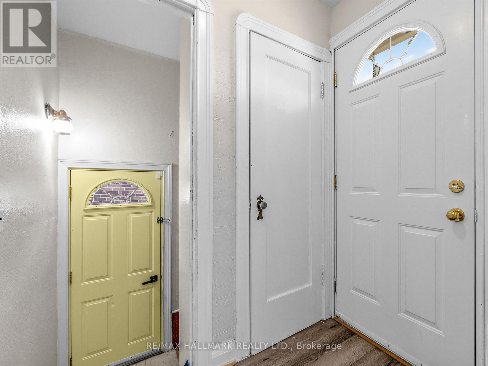 18 Roblin Avenue, Toronto, Ontario  M4C 3P8 - Photo 19 - E12806520