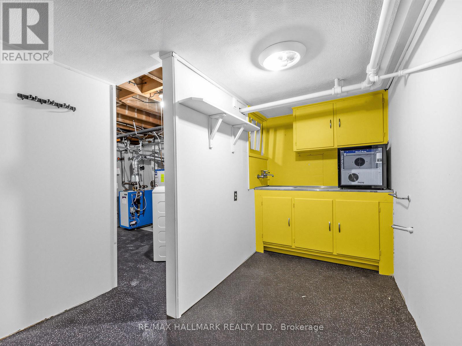 18 Roblin Avenue, Toronto, Ontario  M4C 3P8 - Photo 24 - E12806520