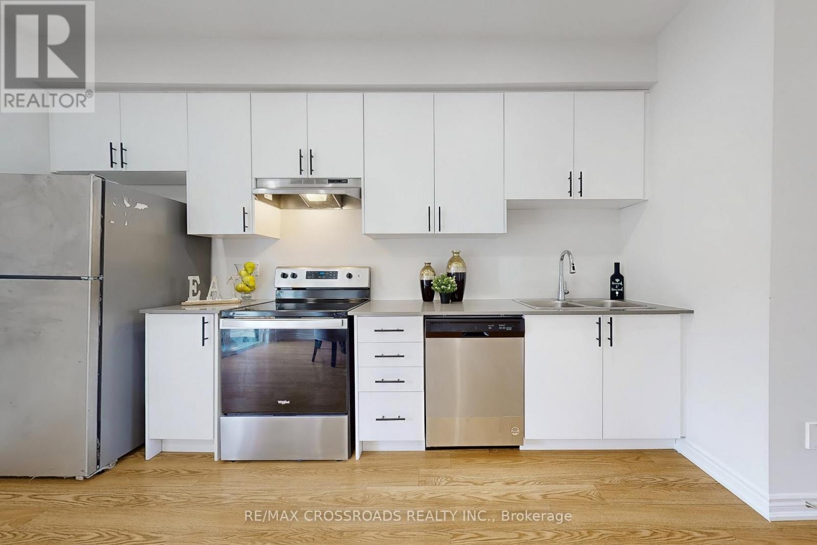 384 Okanagan Path, Oshawa, Ontario  L1H 0B1 - Photo 5 - E12806532