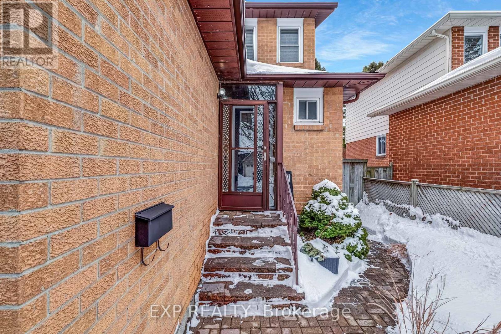 29 Golders Green Avenue, Toronto, Ontario  M1C 3N5 - Photo 3 - E12806596