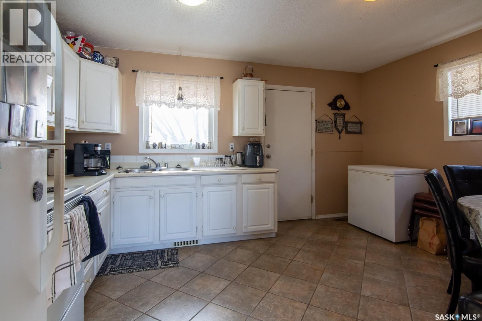 232-234 Langevin Crescent, Saskatoon, Saskatchewan  S7L 5R3 - Photo 6 - SK028931