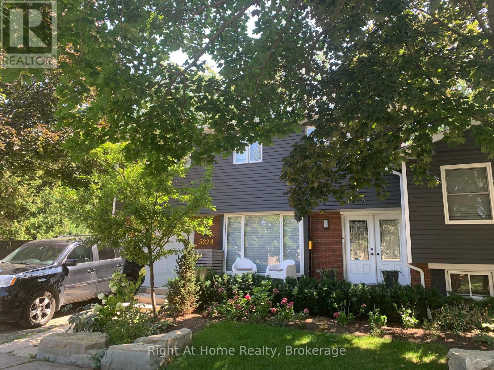 5224 Verhoeven Road, Burlington, Ontario  L7L 3A9 - Photo 2 - W12806674